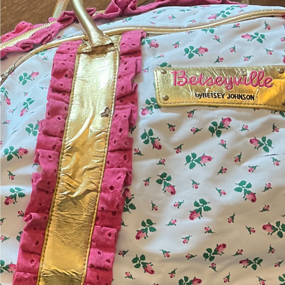 Rare Vintage Betsey Johnson White with Pink Rosebuds Ruffled Travel Roller Bag - Picture 4 of 15